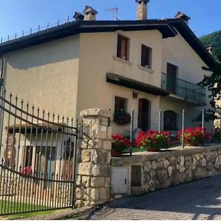 A Due Passi Dai Lupi Villa Civitella Alfedena Exterior foto