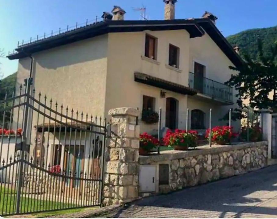 A Due Passi Dai Lupi Villa Civitella Alfedena Exterior foto